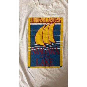 Vintage 90s T-Shirt Mens M Queens Landing Niagara on the Lake Canada Tee White